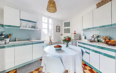 Cuisine ou kitchenette dans l'établissement Amazing Home In Volnay With Wifi