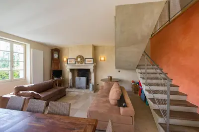 Coin salon dans l'établissement La Maison de Maître, la plus grande des 3 maisons du Clos d'Isand'Or