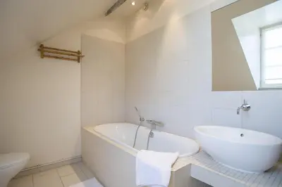 Salle de bains dans l'établissement La Maison de Maître, la plus grande des 3 maisons du Clos d'Isand'Or