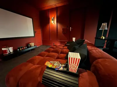 Coin salon dans l'établissement LE CINÉ-ROOM, T2, Netflix, Prime, Hyper-centre