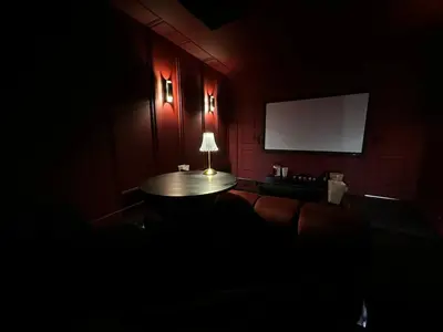 Coin salon dans l'établissement LE CINÉ-ROOM, T2, Netflix, Prime, Hyper-centre