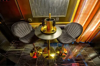 Boissons dans l'établissement LA GOLDEN ROOM - Suite de Luxe avec Jacuzzi
