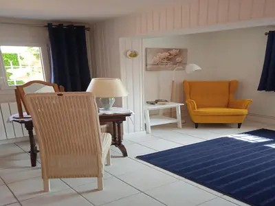 Coin salon dans l'établissement Vacation Home in France with Pool