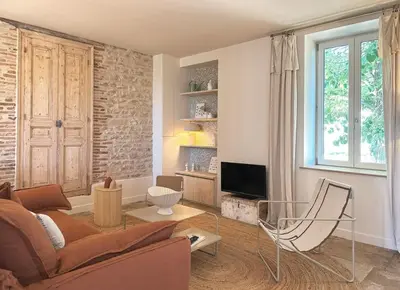 Télévision ou salle de divertissement dans l'établissement La slow home