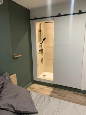 Salle de bains dans l'établissement Logement au calme, à proximité de tous
