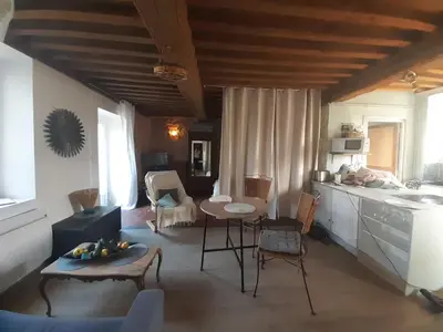 Coin salon dans l'établissement La maison Bleue Nature et Balnéo en Bourgogne
