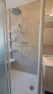 Salle de bains dans l'établissement Chez Betty