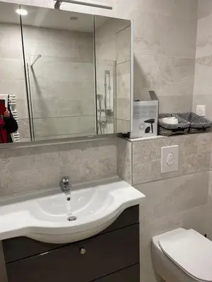 Salle de bains dans l'établissement Lepigeonnier de Papy