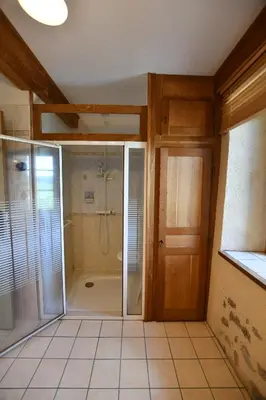 Salle de bains dans l'établissement Le toit du Morvan - Nature & SPA