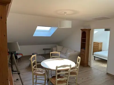 Coin salon dans l'établissement 2 pièces neuf, au coeur de ville 37m2