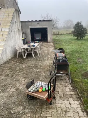 Barbecue disponible mis à disposition des clients de le séjour chez l'habitant