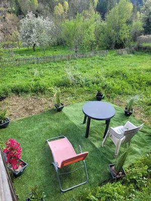 Jardin de l'établissement Au repos près du lac