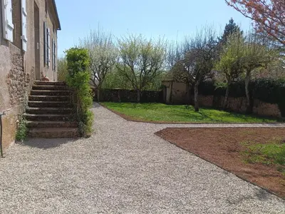 Jardin de l'établissement Le Clos Vert de la Chouette d'Or