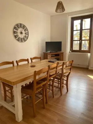 Télévision ou salle de divertissement dans l'établissement Marcell