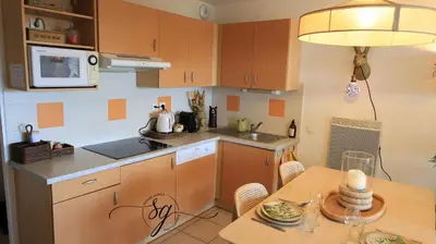 Cuisine ou kitchenette dans l'établissement Le terrier du Green appartement