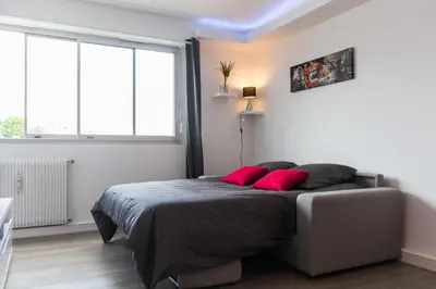 Un ou plusieurs lits dans un hébergement de l'établissement SWEETHOME DIJON - ALBERT 1er