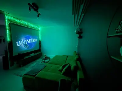 Télévision ou salle de divertissement dans l'établissement Cinema et Billiard