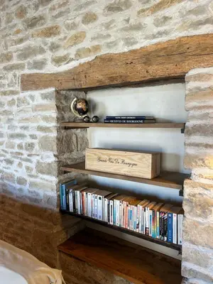 Bibliothèque dans la maison de vacances