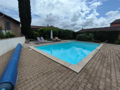 Piscine de l'établissement Replonges entre A6 et A40 ou située à proximité