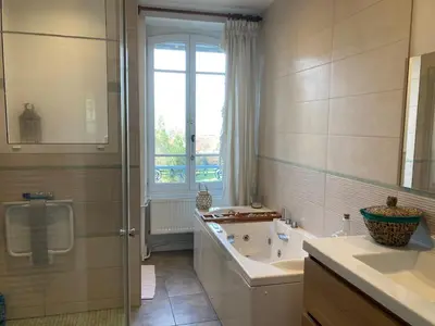 Salle de bains dans l'établissement Beautiful 18th Century Whole Manor House with Sole Use Private Pool