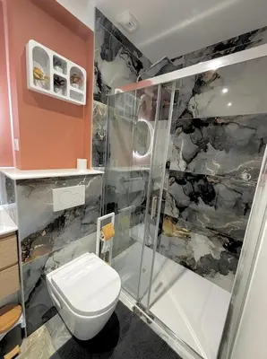 Salle de bains dans l'établissement T2 haut de gamme, hyper centre, très calme, balcon, stationnements proches