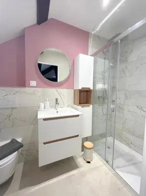 Salle de bains dans l'établissement Duplex haut de gamme, climatisation, hyper centre, balcon, très calme, stationnements à 10m