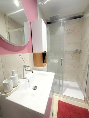 Salle de bains dans l'établissement Duplex haut de gamme, climatisation, hyper centre, balcon, très calme, stationnements à 10m