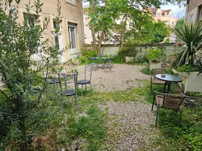 Jardin de l'établissement Le STUDIO 2