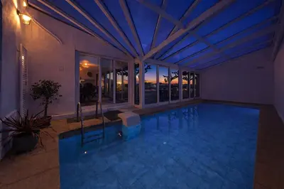 Piscine de l'établissement L'écrin fleuri ou située à proximité