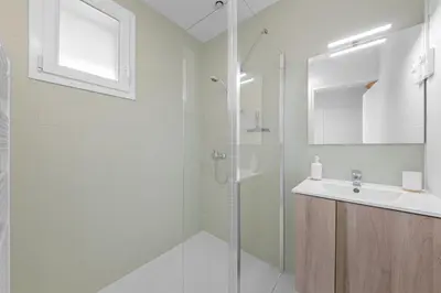 Salle de bains dans l'établissement L'écrin fleuri