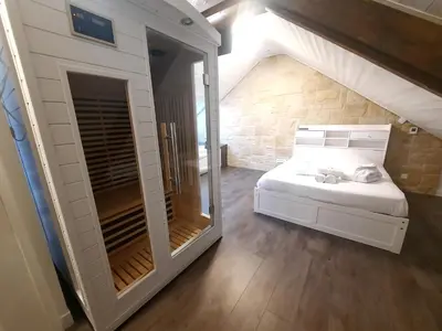 Un ou plusieurs lits dans un hébergement de l'établissement L'Opale - Sauna et Jacuzzi
