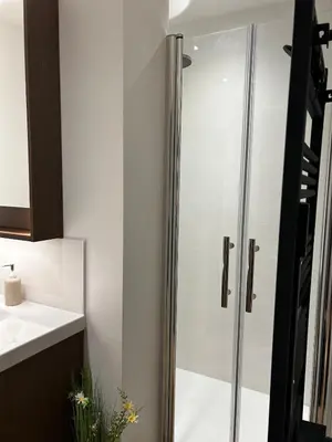Salle de bains dans l'établissement Location gîte atypique Jura