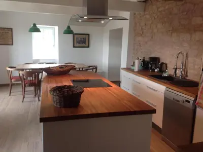 Cuisine ou kitchenette dans l'établissement Au Pied des Vignes
