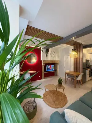 Télévision ou salle de divertissement dans l'établissement Le Rubis Dijon Centre Historique Logement Neuf