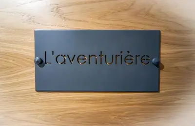 Certificat, récompense, panneau ou autre document affiché dans l'établissement L'aventurière