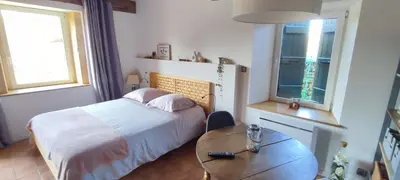 Un ou plusieurs lits dans un hébergement de l'établissement La Coquille, chambre douillette auprès d'un élevage d'escargots