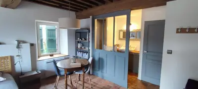 Cuisine ou kitchenette dans l'établissement La Coquille, chambre douillette auprès d'un élevage d'escargots