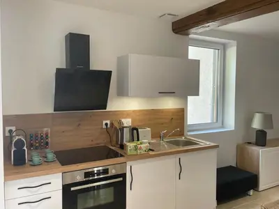 Cuisine ou kitchenette dans l'établissement Appartement calme et chaleureux