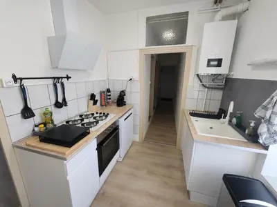 Cuisine ou kitchenette dans l'établissement Le cocon de Charlotte
