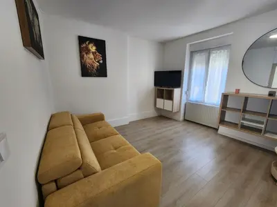 Télévision ou salle de divertissement dans l'établissement Le cocon de Charlotte