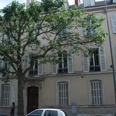 DIJON entre gare et cathedrale
