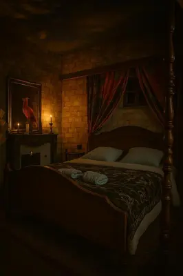 Un ou plusieurs lits dans un hébergement de l'établissement LA CHAMBRE DES SECRETS, Magique, Hyper-centre, 9 Couchages