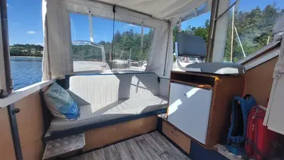 Vue sur la rivière ou le fleuve situé(e) à proximité de le bateau
