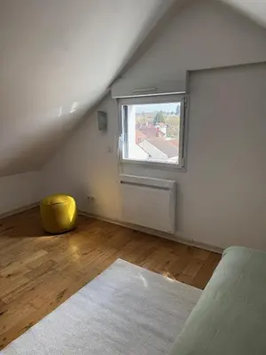 Un ou plusieurs lits dans un hébergement de l'établissement Petite maison cosy avec jardin