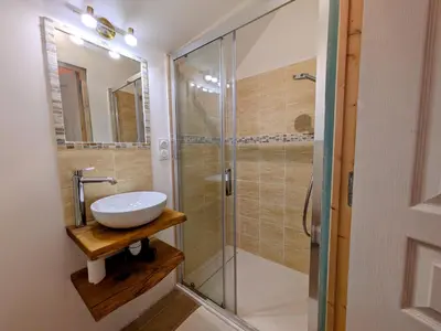 Salle de bains dans l'établissement Gîte Les Marions
