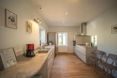 Cuisine ou kitchenette dans l'établissement Gîte et studio Les Grands Crus