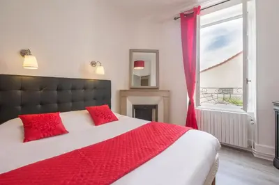 Un ou plusieurs lits dans un hébergement de l'établissement Belle maison au coeur de Beaune avec piscine privée, Cabotte Dionysos