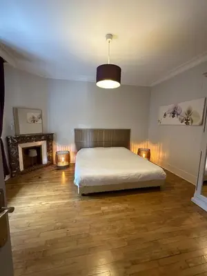 Un ou plusieurs lits dans un hébergement de l'établissement Belle maison au coeur de Beaune avec piscine privée, Cabotte Dionysos