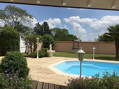 Piscine de l'établissement Belle maison au coeur de Beaune avec piscine privée, Cabotte Dionysos ou située à proximité