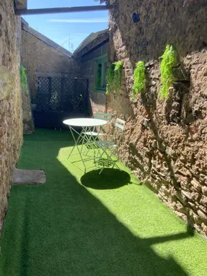 Jardin de l'établissement LA SOUVELAINE maison de charme dans le Brionnais-Charolais